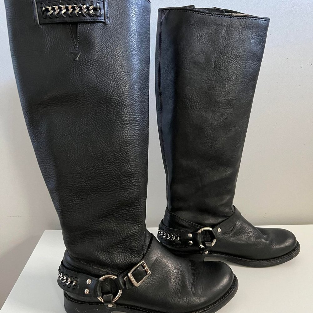 FRYE Jenna Black Leather 9.5 Chain Harness Womens Pull on Boots